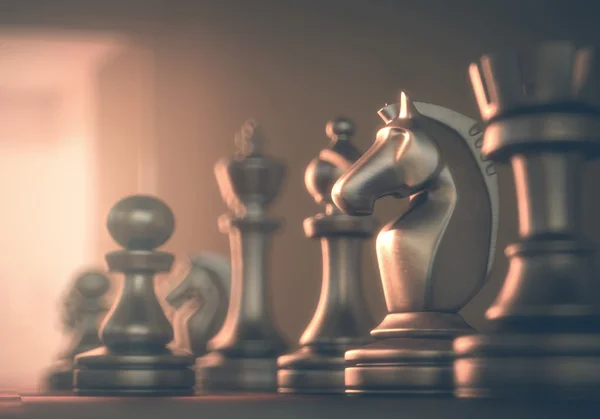Tablero de ajedrez con piezas de ajedrez de metal — Foto de Stock
