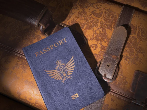 Passport on an old suitcase — Stock Photo, Image