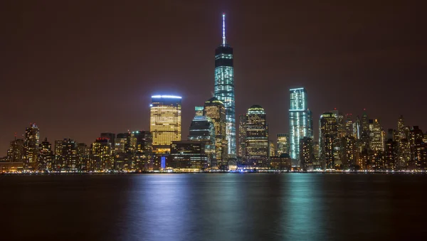 Manhattan wolkenkrabbers nachts — Stockfoto