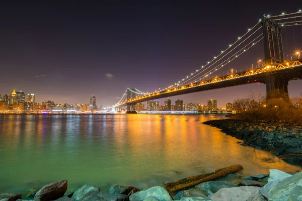 Pont de Brooklyn avec Manhattan sur fond de nuit — Photo