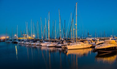 Bağlantı noktası, Larnaka Kıbrıs gece yatlar