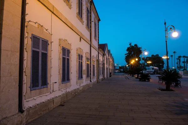 Kıbrıs'ta Larnaka sokakları geceleri