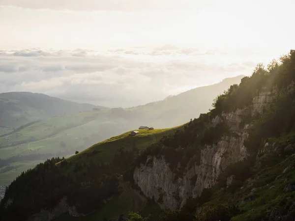 Панорамный вид швейцарского альпийского хребта Альпштайн Эбенальп Аппенцелль Иннерроден Швейцария — стоковое фото