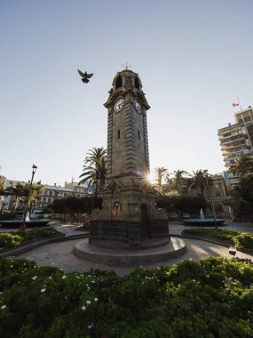 Antofagasta Şili şehir merkezindeki Plaza Colon parkındaki Torre Reloj saat kulesi