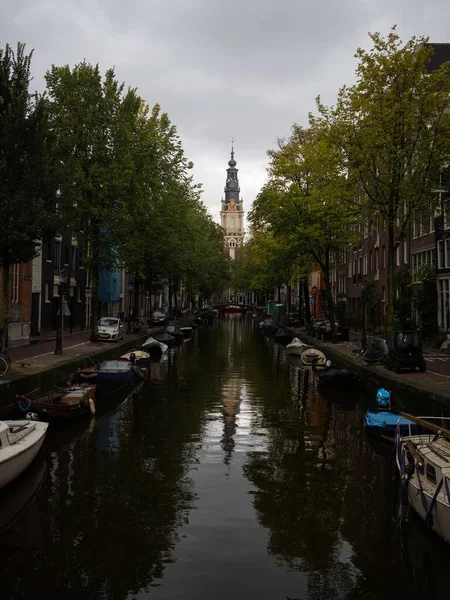 Protestantse Kerk Zuiderkerk Vanaf Staalmeestersbrug Met Bomen Langs Groenburgwal Grachten — Stockfoto