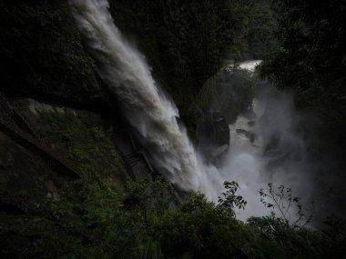 Pailon del diablo Devils Devuldron en yüksek şelale Rio Pastaza nehir çağlayanı rotası Banos Tungurahua Amazonia Ekvador