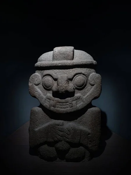 Historical artisanal handicraft archaelogocial treasures preserved in Gold Museum Museo del Oro in Bogota Colombia — Stock Photo, Image