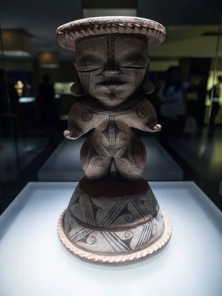 Исторические ремесленные археологические сокровища, сохранившиеся в Музее золота дель Оро в Боготе Колумбия — стоковое фото