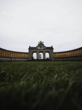 Neoklasik üçlü zafer Arcade du Cinquantenaire Triomfboog van het Jubelpark Parc Brüksel Avrupa