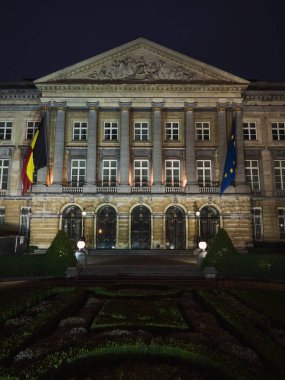 Brüksel 'de, Belçika' da Paleis de la nation Paleis der Natie 'yi inşa eden tarihi neoklasik cephesi