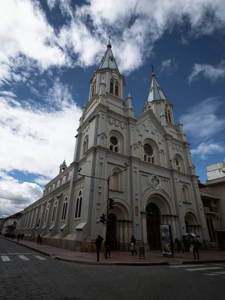 Cuenca Azuay Ekvador 'un merkezindeki İglesia de San Alfonso Kilisesi dış cephesi — Stok fotoğraf