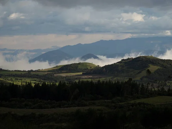 Panorama del paisaje montañoso andino en el cráter de Cuicocha Lago Cotacachi Otavalo Imbabura Ecuador — Foto de Stock