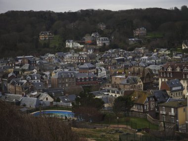 Tarihi tuğla binaların panoramik manzarası Eski Etretat Octeville sur Mer Le Havre, Seine Denizcilik Normandiya Fransa Avrupa
