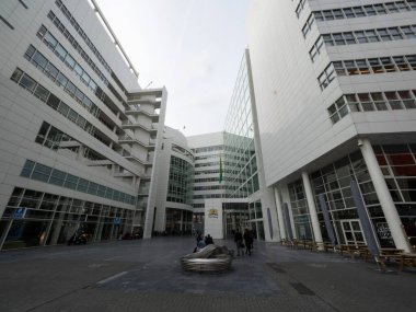 Lahey 'deki IJspaleis Buz Sarayı' nı inşa eden modern fütürist belediye avlusu Güney Hollanda Avrupa Den Haag