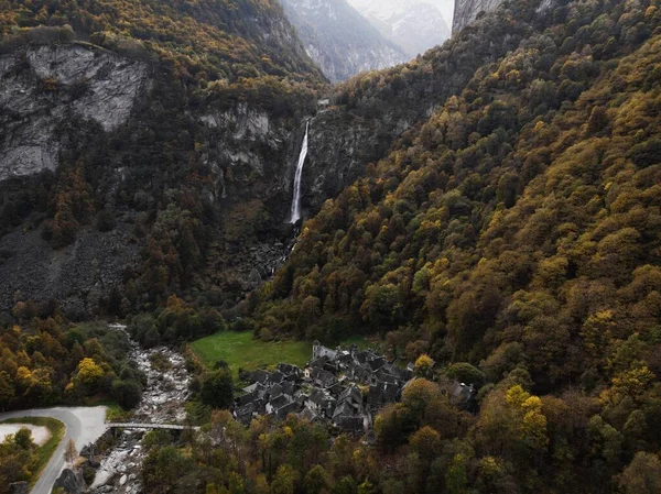 Luftaufnahme Des Foroglio Wasserfall Flussklippe Schweizer Alpen Berge Bavona Maggiatal — Stockfoto