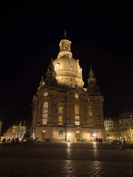 Nocna Panorama Barokowego Kościoła Ewangelicko Luterańskiego Matki Bożej Frauenkirche Głównym — Zdjęcie stockowe