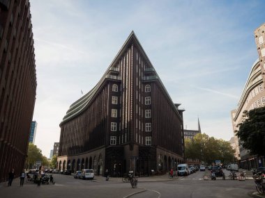 Speicherstadt Kontorhaus Hamburg Almanya 'sında Chilehaus Şili Evi tuğla dışavurumculuğunun kartpostal panoraması
