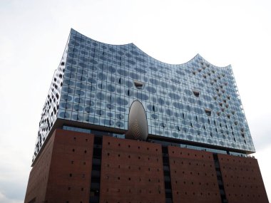 Modern mimarinin panoramik görüntüsü HafenCity Grasbrook Hamburg konser salonu Elbphilharmonie Almanya Avrupa