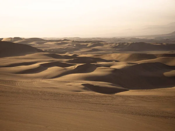 Panoráma képeslap kilátás száraz homokdűnék textúra minta tengerparti sivatagi oázis Huacachina Ica Peru Dél-Amerika — Stock Fotó