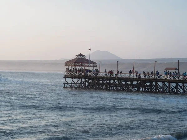 Panoramic sunset view of Huanchaco pier at pacific ocean sea sand beach Trujillo La Libertad Peru South America — Stock Photo, Image