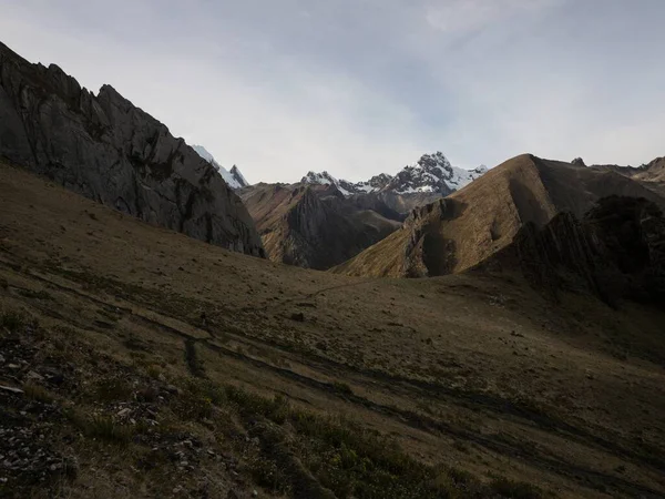 Panorama view of Cordillera Huayhuash Circuit Valley andes alpine mountain Ancash Huanuco Peru South America — стокове фото