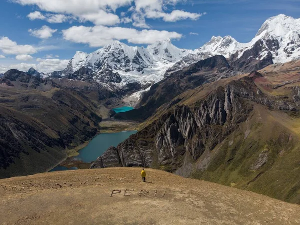 Panorama aéreo de Cordillera Huayhuash Circuito andes montaña Jirishanca Campamento Jahuacocha Lago Solteracocha Ancash Perú — Foto de Stock