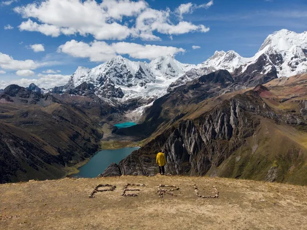 Luchtpanorama van Cordillera Huayhuash Circuit andes berg Jirishanca Camp Jahuacocha Solteracocha meer Ancash Peru — Stockfoto