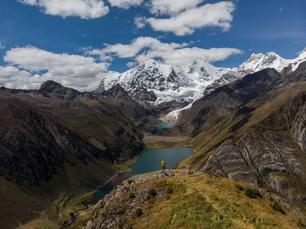 Panorama aéreo de Cordillera Huayhuash Circuito andes montaña Jirishanca Campamento Jahuacocha Lago Solteracocha Ancash Perú —  Fotos de Stock