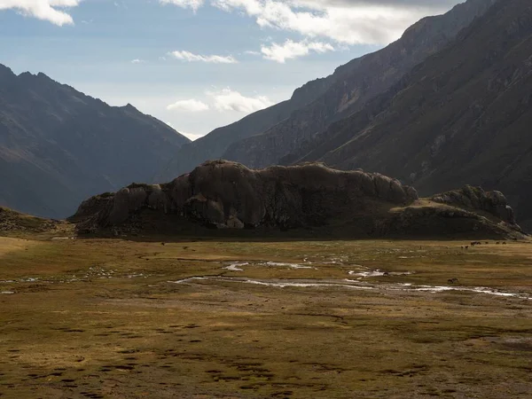 Vista panorámica de la Cordillera Huayhuash Circuito natural andes montaña alpina Ancash Huanuco Perú América del Sur — Foto de Stock