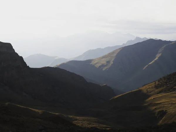 Panorama näkymä Cordillera Huayhuash Circuit Valley andes Alppivuori Ancash Huanuco Peru Etelä-Amerikka — kuvapankkivalokuva