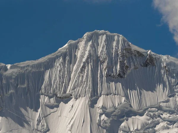 Снегопад ледник саммит пик панорама на Кордильера Huayhuash Circuit и альпийская гора Ancash Huanuco Перу — стоковое фото