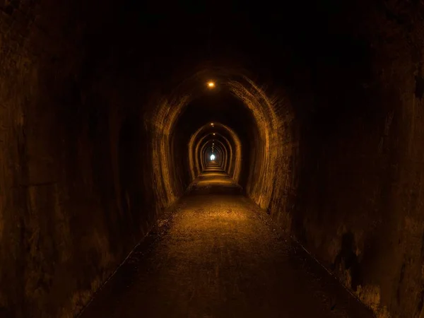 Panoramablick auf verlassene, vergessene Orte Karangahake Eisenbahn-Minentunnel zu Fuß Schleife Waikato Neuseeland — Stockfoto