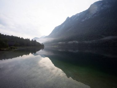 Alp dağı Konigssee Koenigssee Kralı Schonau Berchtesgaden Almanya Alpleri 'nin Panorama yansıması