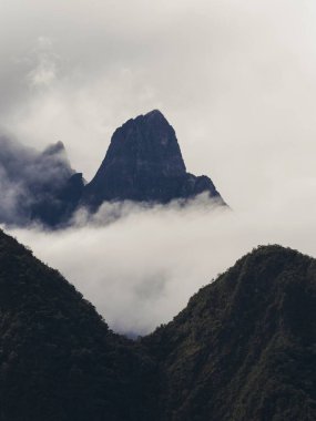 Machu Picchu 'daki Panorama ve Cordillera Doğu sıradağları Kutsal Vadi Cuzco Peru Güney Amerika' yı harabeye çevirdi.