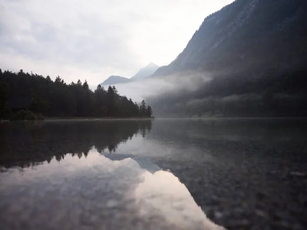 Panorama reflexão de montanha alpina lago Konigssee Koenigssee Rei Schonau Berchtesgaden Baviera Alemanha alpes — Fotografia de Stock