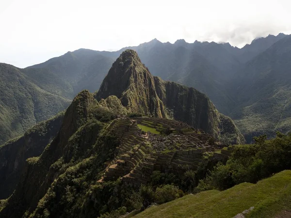 Machu Picchu 'nun Panorama manzarası antik İnka Kalesi tarihi tapınak arkeolojisi Kutsal Vadi Cuzco Peru' yu harap etti — Stok fotoğraf