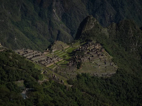 Panorama landschap van Machu Picchu oude inca citadel historische heiligdom archeologie ruïnes Heilige Vallei Cuzco Peru — Stockfoto