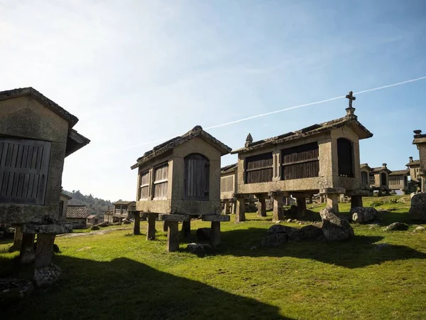 Old traditional horreo espigueiro granary food storehouse in Lindoso Ponte da Barca Viana do Castelo Portugal — Stock Photo, Image