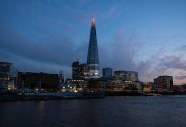 Liman kıyısı yamacı Londra Panoraması Çömlek gökdeleni Thames nehri Büyük Britanya Birleşik Krallığı