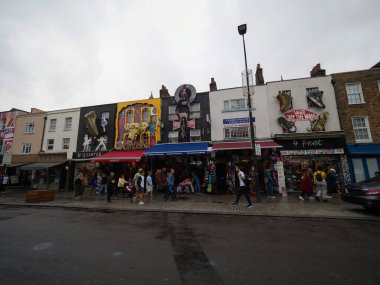 Camden Town Maket High Street Londra İngiltere 'de ön cephe tasarımı mimarisi.