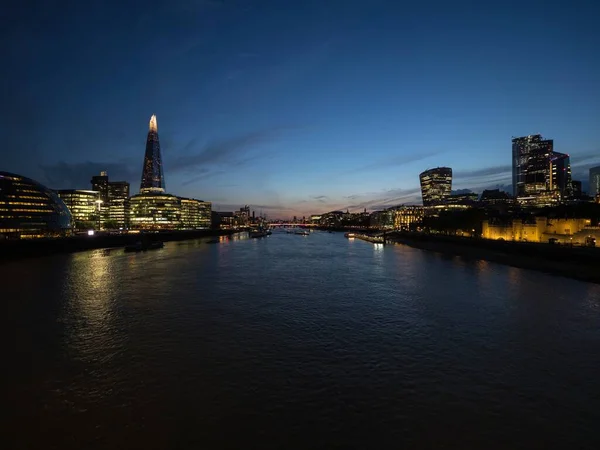 Waterfront riverside promenade esplanade panorama Londres centro da cidade Rio Tâmisa Grã-Bretanha Reino Unido Reino Unido Europa — Fotografia de Stock