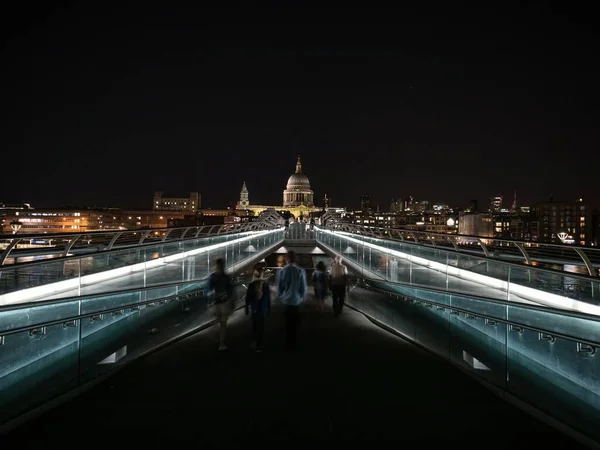 Night panorama of historic Millennium bridge over Thames river at St Pauls Cathedral London Αγγλία Μεγάλη Βρετανία GB Ηνωμένο Βασίλειο — Φωτογραφία Αρχείου