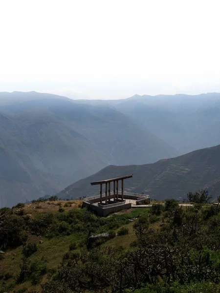 Panorama vista de Marcahuasi andes meseta formaciones rocosas montaña colina valle naturaleza paisaje Lima Perú Sudamérica — Foto de Stock