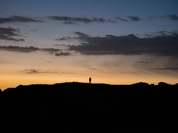 Sonnenuntergangspanorama von Wanderern auf dem Marcahuasi andes Plateau Felsformationen Berg Hügellandschaft Naturlandschaft Lima Peru — Stockfoto