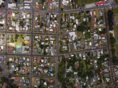 Waihi şehrinin havadan aşağısındaki kırsal kentsel planlama Coromandel Waikato Körfezi Yeni Zelanda