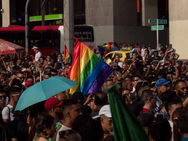 Marcha LGBTQI desfile gay homosexual transexual lesbiana bisexual queer pride celebración evento en Medellín Colombia —  Fotos de Stock