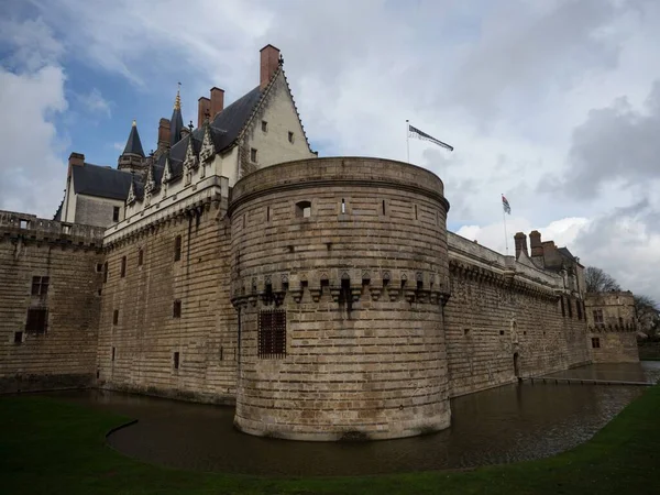 Vista panorámica del castillo de los ducs de Bretagne fortaleza medieval castillo de los duques de Bretaña en Nantes Francia Europa — Foto de Stock