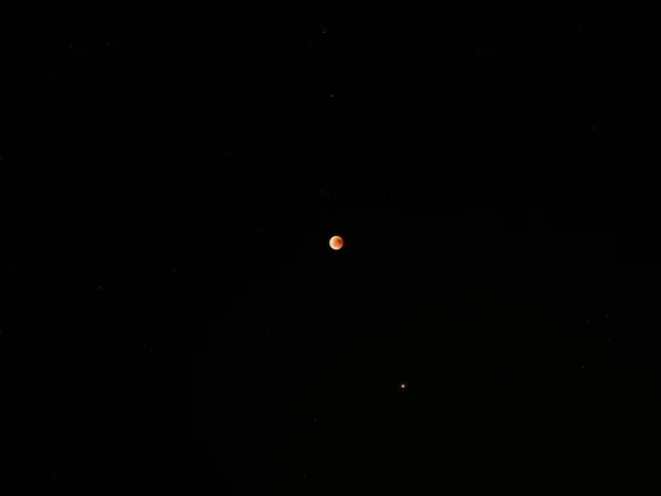 Eclipse lunar total céu noturno em julho 2018 lua de sangue vermelho com planeta mars visto de Baden-Wuerttemberg Alemanha — Fotografia de Stock