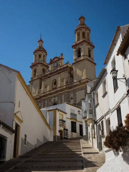 Panorama-Kathedrale Gemeinde unserer Herrin der Menschwerdung Ansicht weiße Wände Gebäude Stadt Olvera in Andalusien Spanien — Stockfoto