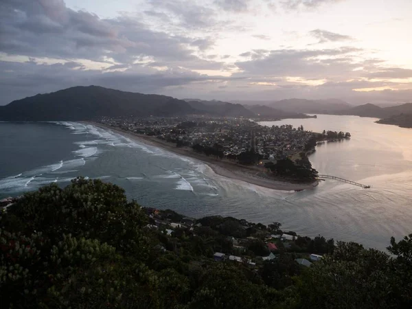 Panorama de Royal Billy Point Pauanui praia de monte monte paku cimeira Tairua Waikato Coromandel Península Nova Zelândia — Fotografia de Stock